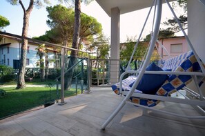 Terrace/patio - Pool, comfort and everything you need (Lignano Sabbiadoro)