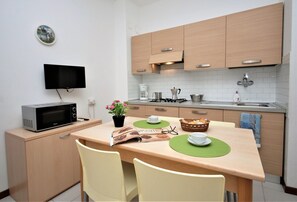 Fridge, microwave, stovetop, coffee/tea maker - Perfect retreat for a relaxing stay (Lignano Sabbiadoro)