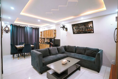 Charming apartment with 1 bedroom and WiFi, AC in enchanting Lahore