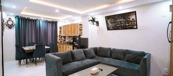 Charming apartment with 1 bedroom and WiFi, AC in enchanting Lahore