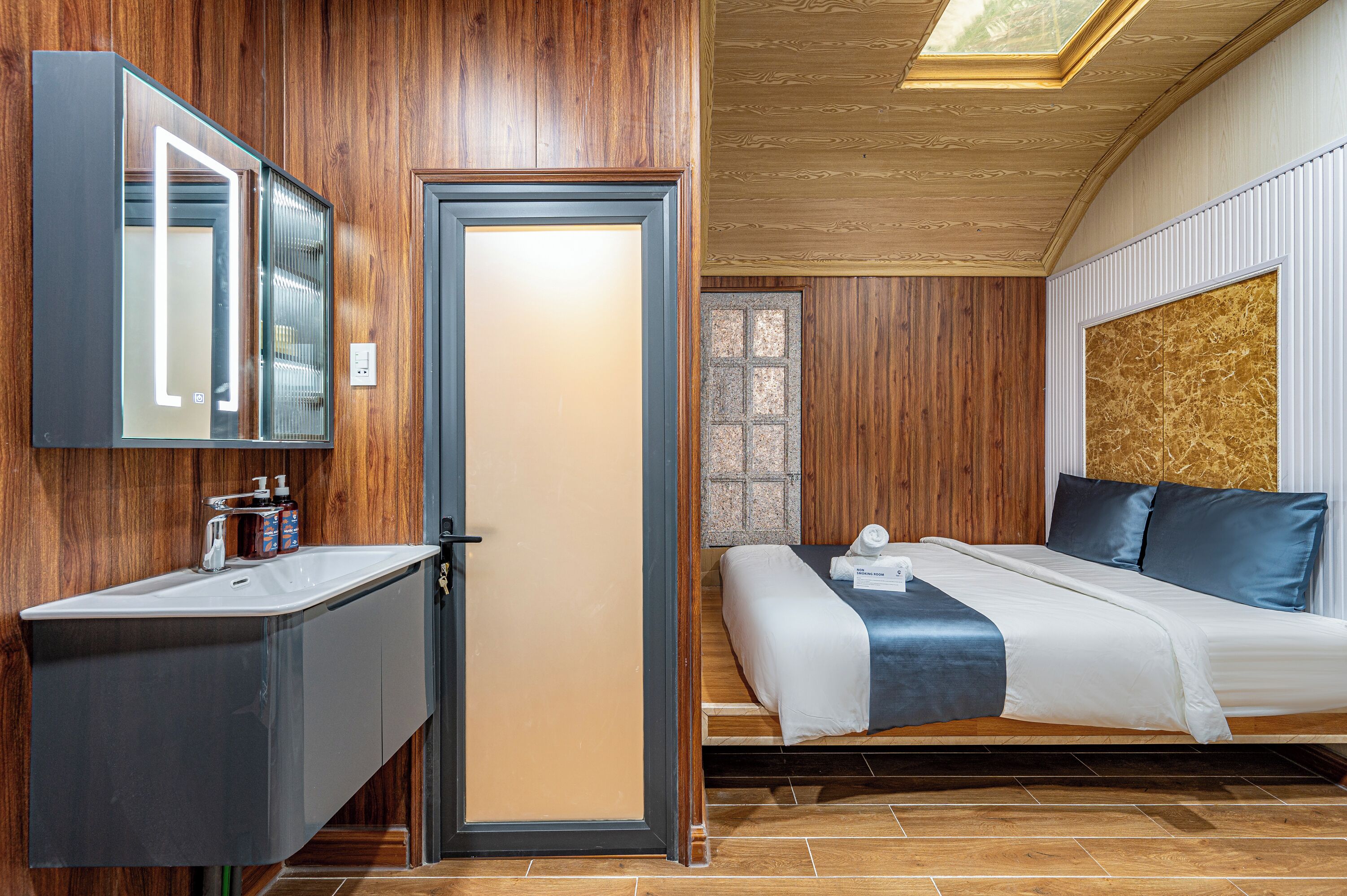 デラックス ダブルルーム ガーデンビュー | デスク、WiFi (無料)