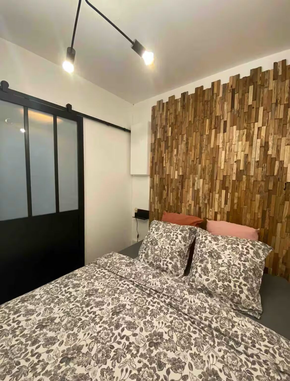 1 bedroom, iron/ironing board, travel cot, free WiFi