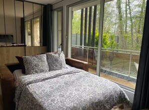 1 chambre, fer et planche à repasser, lit parapluie, Wi-Fi gratuit