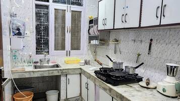 Refrigerador, microondas, parrilla de estufa y tostadora