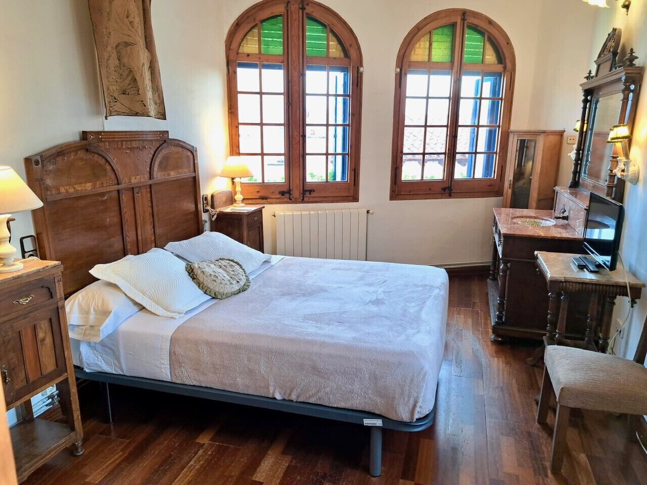 3 slaapkamers, een strijkplank/strijkijzer, gratis wifi, beddengoed