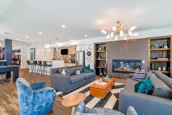 Smart TV, ping pong, offices - Reluxme | Chic 1BR Near Mall & Airport (Charlotte)