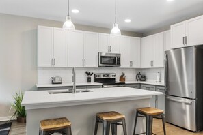 Fridge, microwave, oven, stovetop - Reluxme | Chic 1BR Near Mall & Airport (Charlotte)