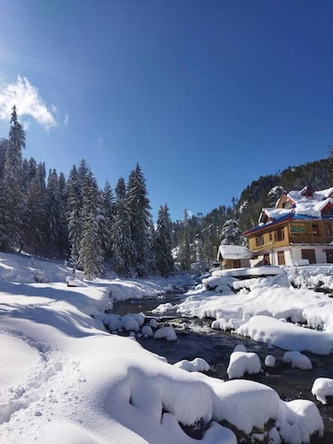 Shiva Valley Riverside Homestay By GRB