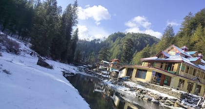 Shiva Valley Riverside Homestay By GRB