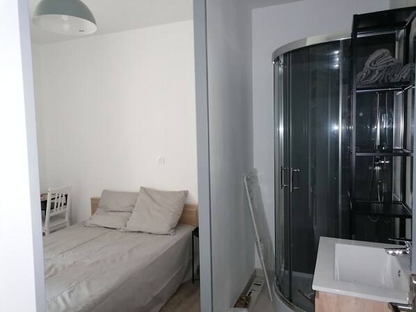 1 bedroom, desk, iron/ironing board, travel crib - Nice apartment in the center of Touraine, in the heart of the Loire castles (L'Île-Bouchard)