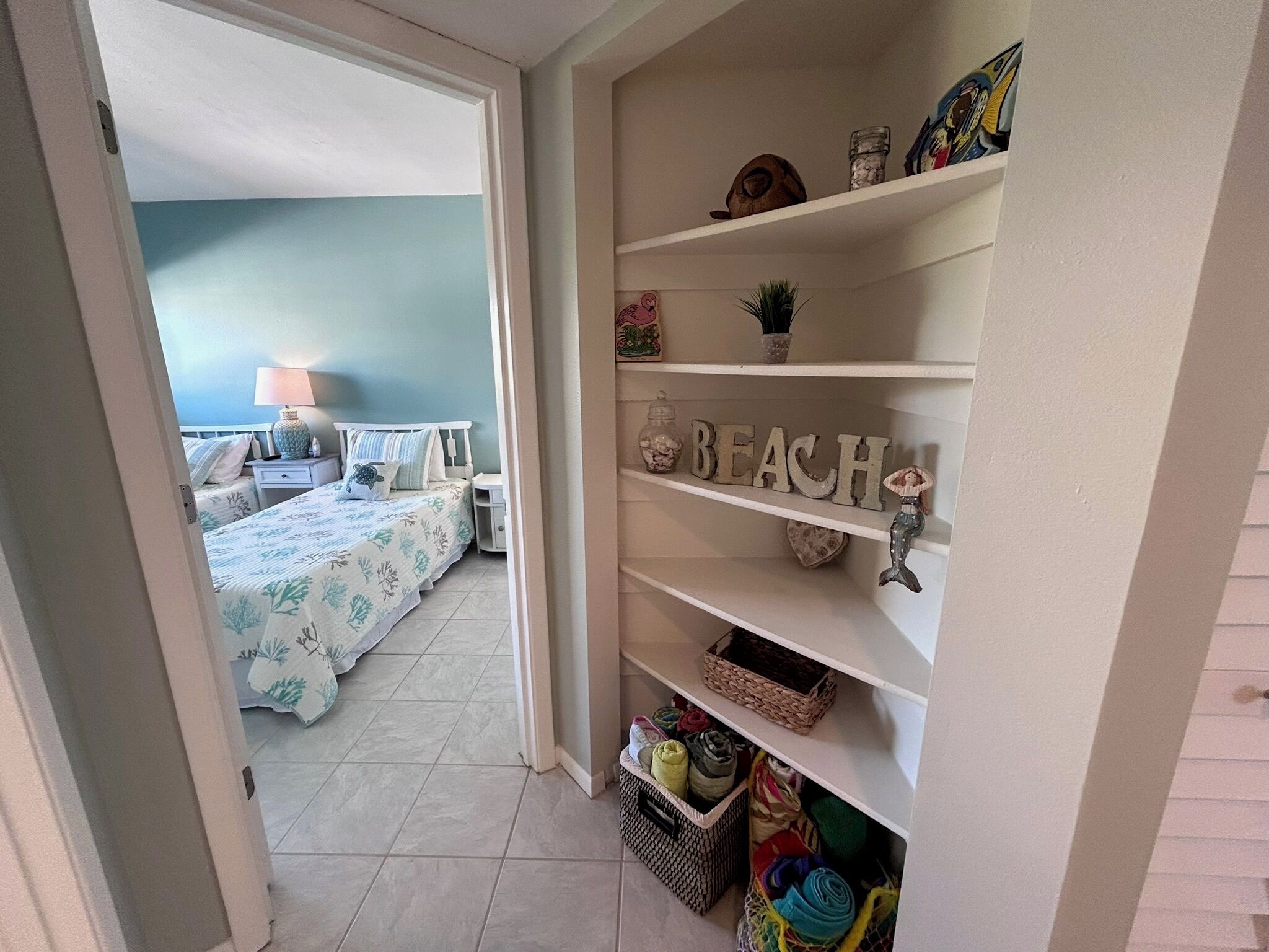 2 soverom, strykejern/-brett, reiseseng for barn og internettilgang