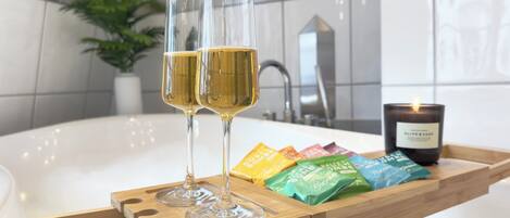 Dutxa, assecador de cabells, tovalloles i sabó