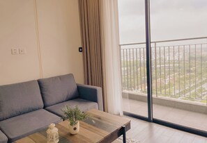 Luxury Apartment, Balcony, City View | Living area