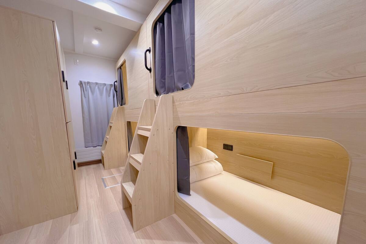 Down duvets, free WiFi, bed sheets