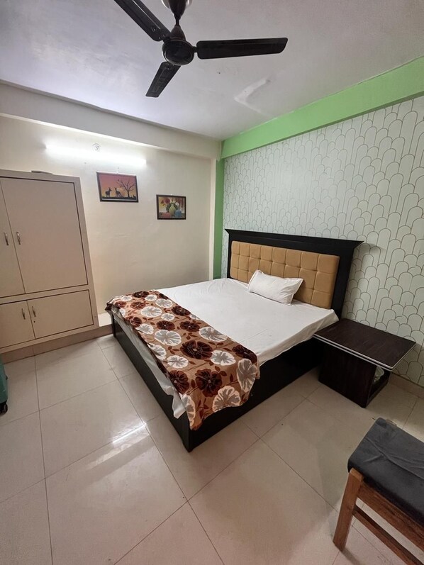 Room - Shivay Inn (Karchana)