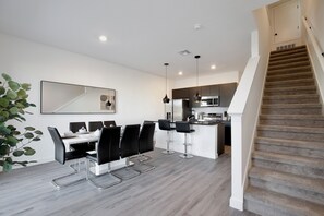 Fridge, microwave, oven, stovetop - Brand new townhouse in The Hub (Kissimmee)