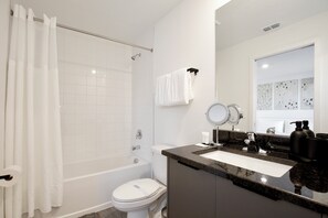 Hair dryer, towels - Brand new townhouse in The Hub (Kissimmee)