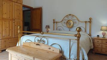 2 Schlafzimmer, Schreibtisch, Bügeleisen/Bügelbrett, kostenloses WLAN