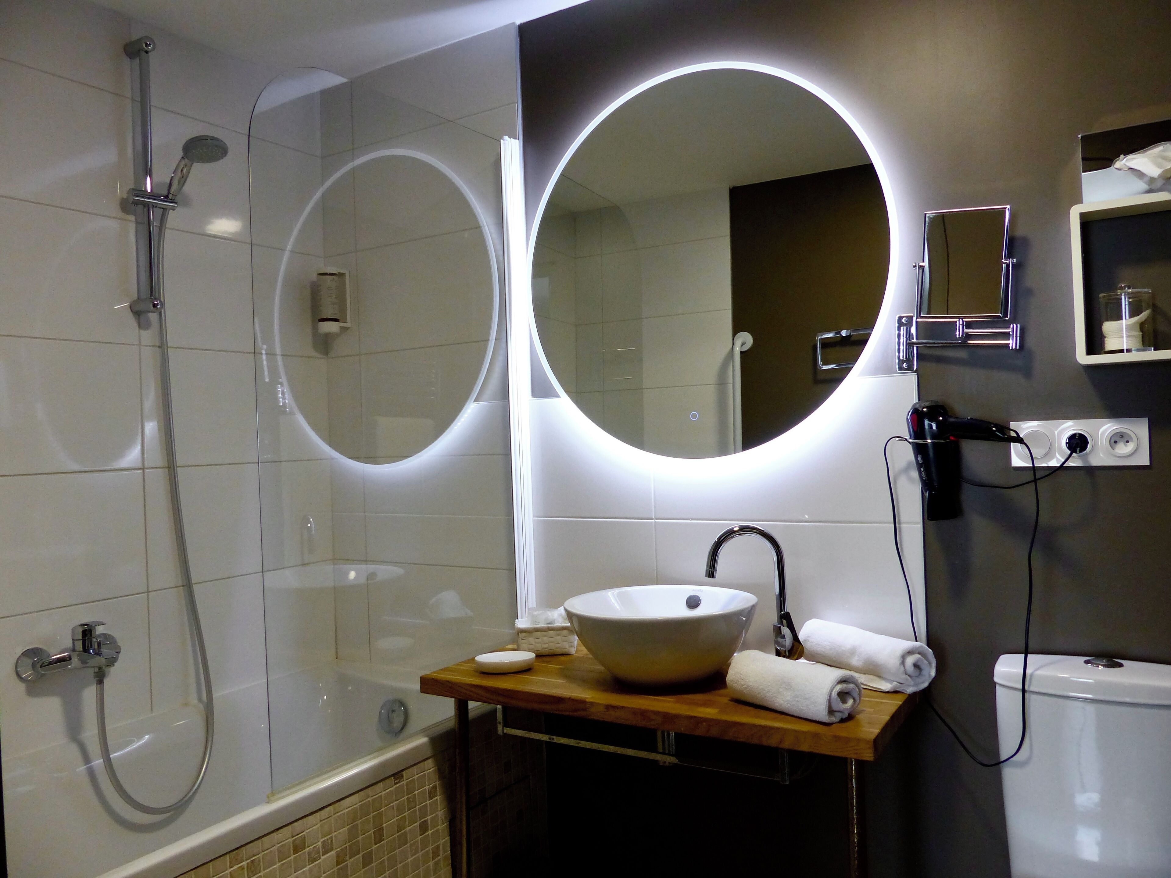 Premier Apartment | Bathroom