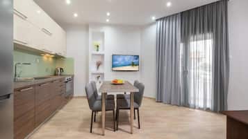 Apartamento Deluxe, vistas a la ciudad | Cocina privada | Hervidor eléctrico