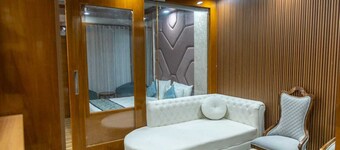 Platinum Service Apartment DLF Phase 3 