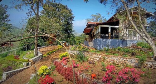 Cozy stone retreat on Hill top. Pet friendly @ Kombai PALLANGI, KODAIKANAL 