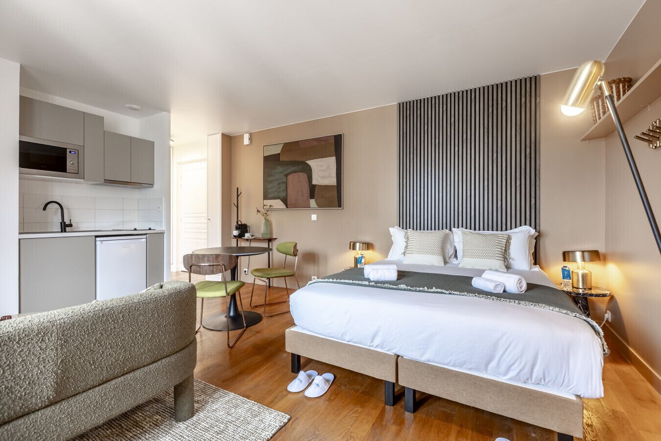 واي فاي وملاءات أسرّة