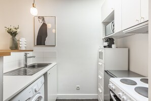 Fridge, microwave, oven, cookware/dishes/utensils