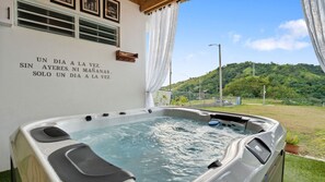 Bañera de hidromasaje exterior