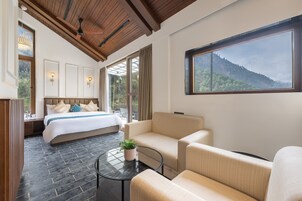 Dúplex ejecutivo, bañera, vistas al río | Cortinas opacas, wifi gratis, ropa de cama