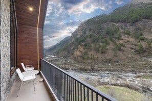 Duplex classique, baignoire, vue sur le fleuve | Vue du balcon