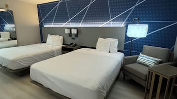 Comfort Double Room | Meja, ruang kerja komputer riba, langsir/tirai gelap terus