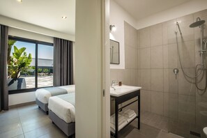 Twin Room | Down comforters, in-room safe, desk, laptop workspace