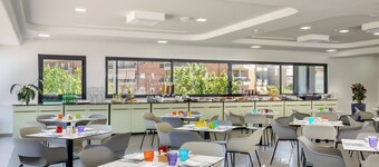 亞普里利亞西蒙飯店