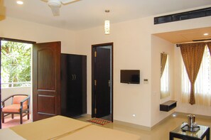 Deluxe Double Room, Balcony, Garden View | Desk, laptop workspace, soundproofing, free WiFi