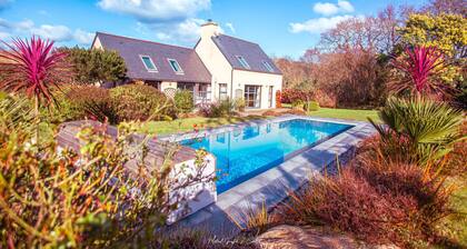 House for 10 with large garden and swimming pool