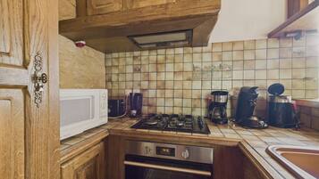 Kühlschrank, Mikrowelle, Ofen, Geschirrspüler