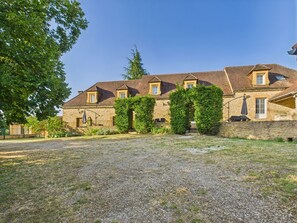 Exterior - Large house for 15 with pool and tennis court (La Chapelle-Aubareil)