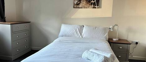 House | 4 bedrooms, free WiFi, bed sheets