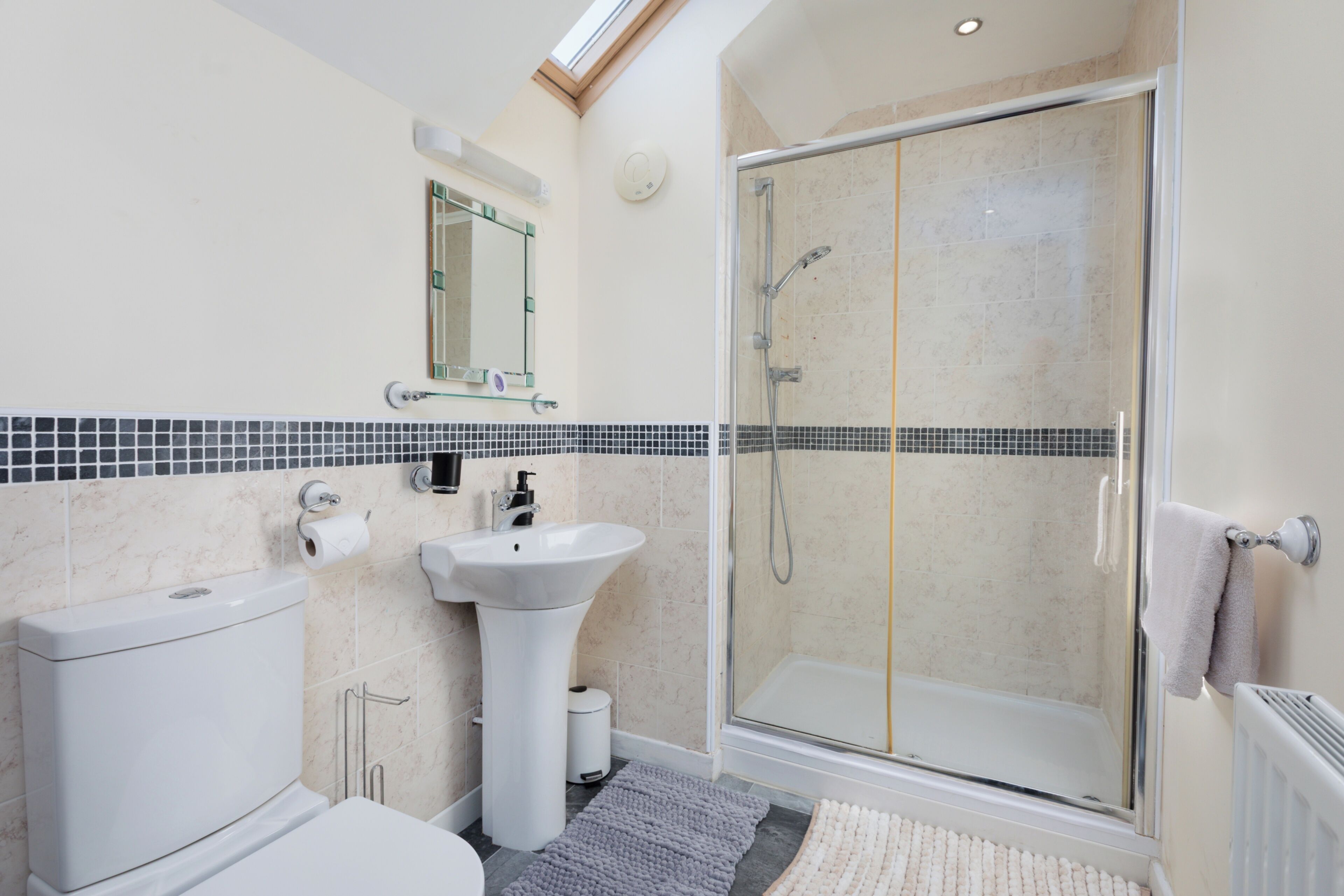 Combined shower/bathtub, deep-soaking bathtub, towels