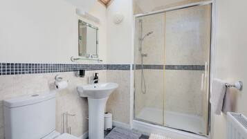 Combined shower/bathtub, deep-soaking bathtub, towels