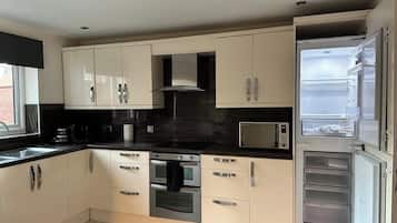 House | Private kitchen | Fridge, microwave, oven, stovetop