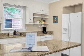 Fridge, microwave, oven, stovetop - Prime Downtown GVL 3BD Home w/ Fenced Yard & Free Parking (Greenville)