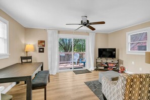 Smart TV, books - Prime Downtown GVL 3BD Home w/ Fenced Yard & Free Parking (Greenville)