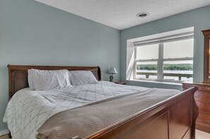5 bedrooms, free WiFi, bed sheets