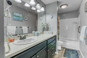 Hair dryer, towels - Condo next door to SDC (Branson)