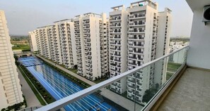 Suite luxueuse | Bureau, espace de travail pour ordinateurs portables