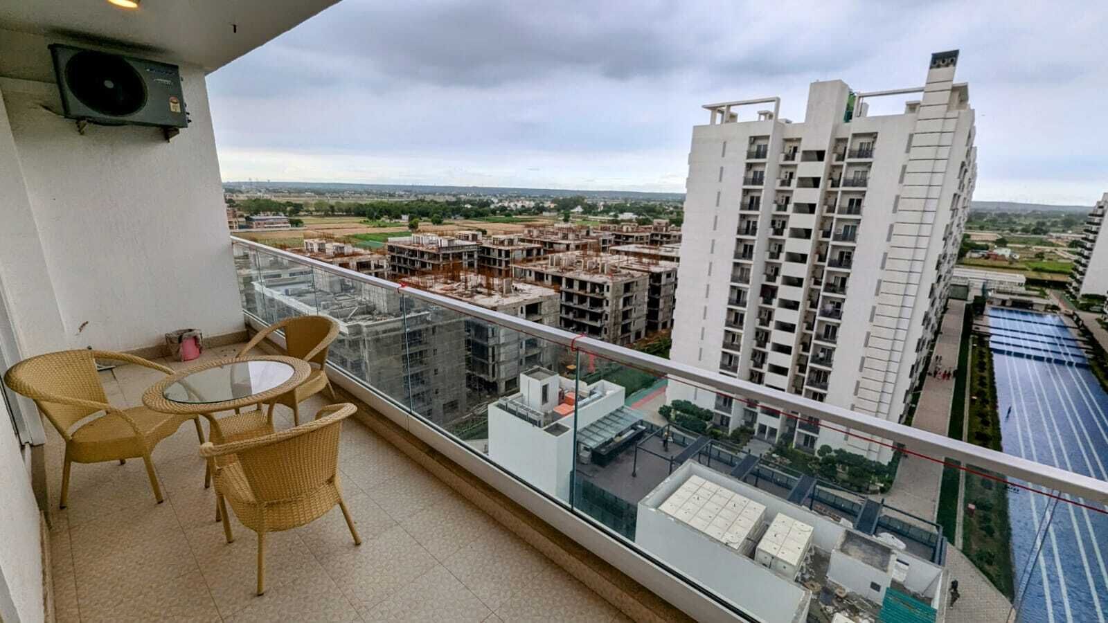 Suite de lujo | Escritorio y espacio para trabajar con un portátil