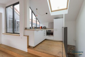 Réfrigérateur, micro-ondes, four, lave-vaisselle