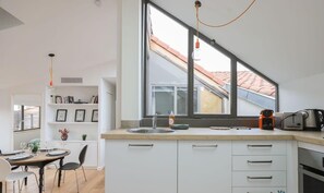Fridge, microwave, oven, dishwasher